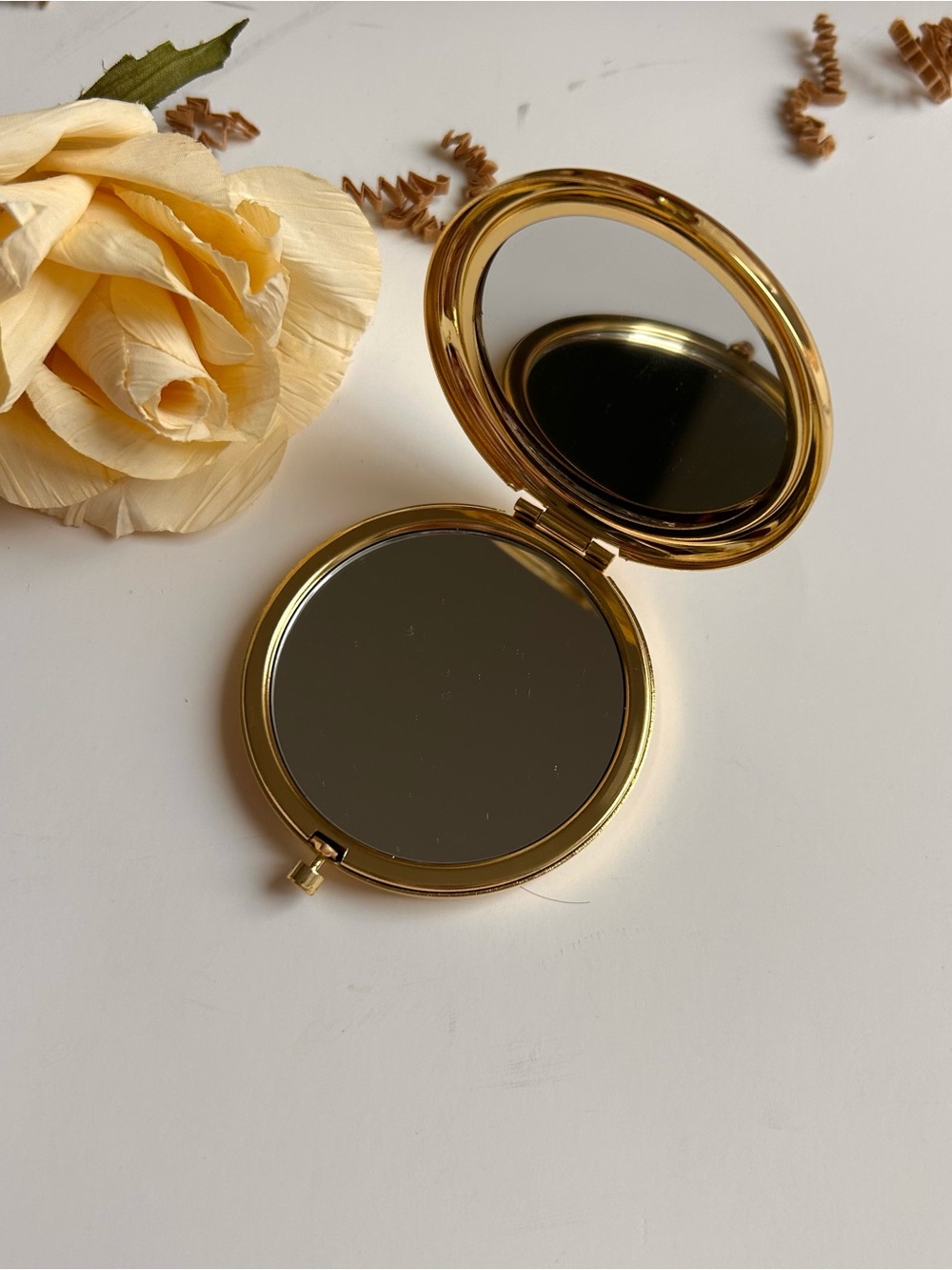 Gold Round Compact Mirror gold colored NEW